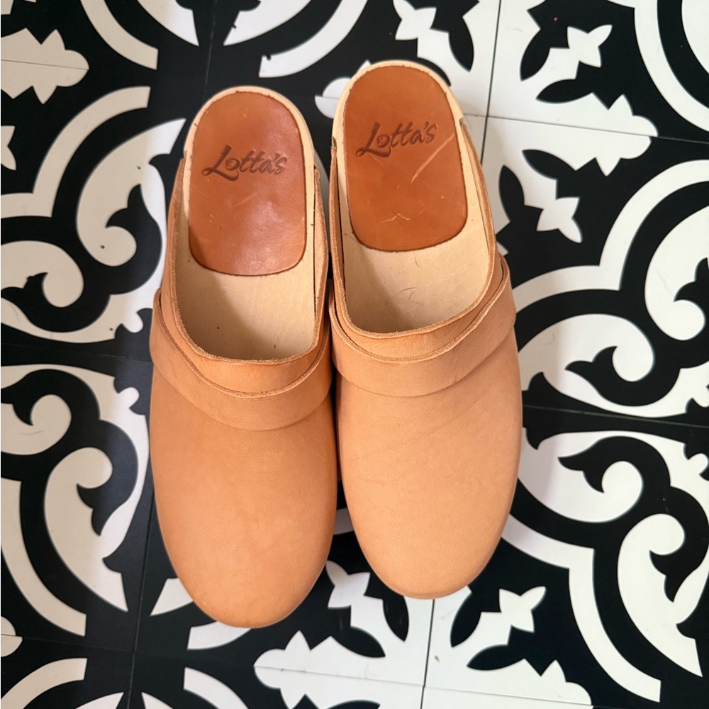 Lotta's Tan Leather Clogs